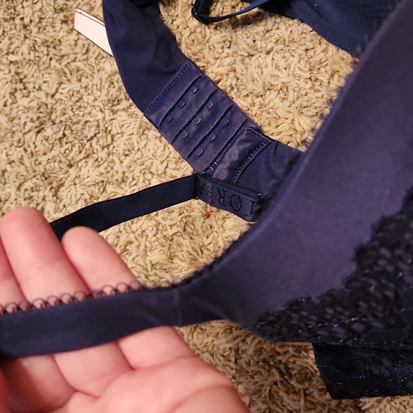 Victoria's Secret Body By Victoria Lined Perfect Coverage Bra - Picture 10 of 10